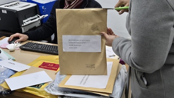 APERTURA DE SOBRES DE LICITACIÓN PARA LA COMPRA DE INDUMENTARIA EN LA MUNICIPALIDAD DE RESISTENCIA 