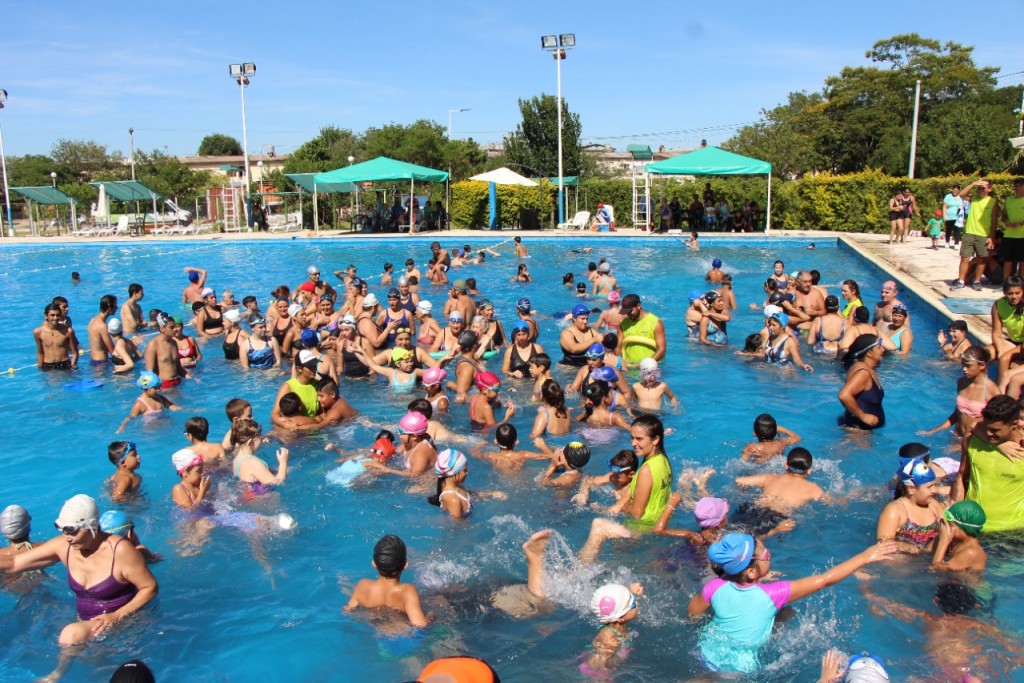 Verano: en marcha la escuela de natación en el Instituto del Deporte Chaqueño