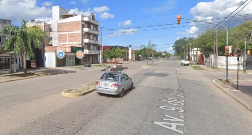 Inseguridad en Resistencia: lo atacaron a golpes para robarle la moto en plena avenida 9 de Julio