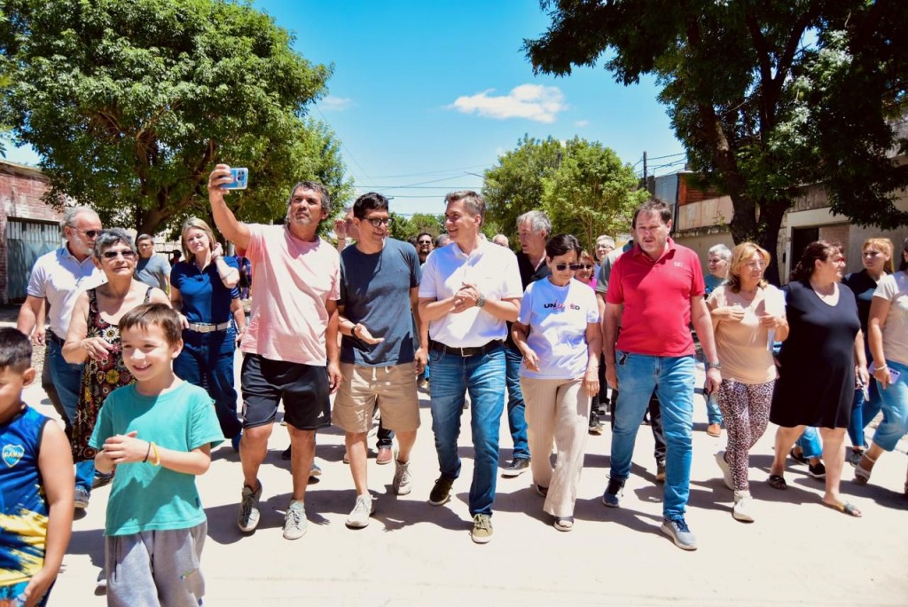 TRABAJO CONJUNTO QUE TRANSFORMA: VILLA ELISA SUMA NUEVAS CUADRAS DE PAVIMENTO