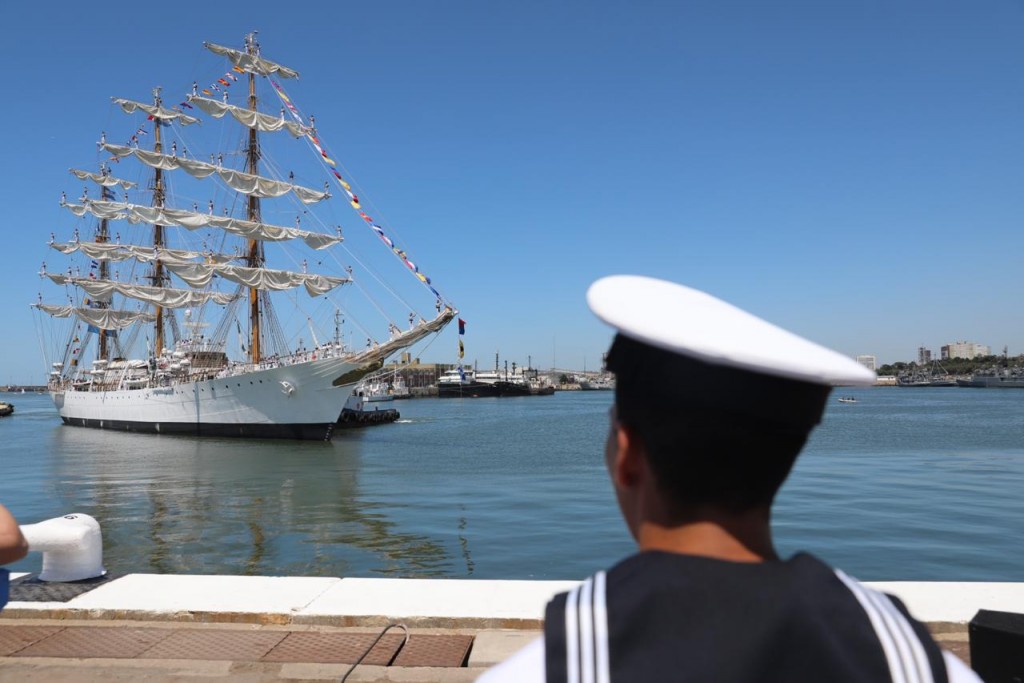 Cafiero y Rossi recibieron a la Fragata ARA “Libertad” en Mar del Plata
