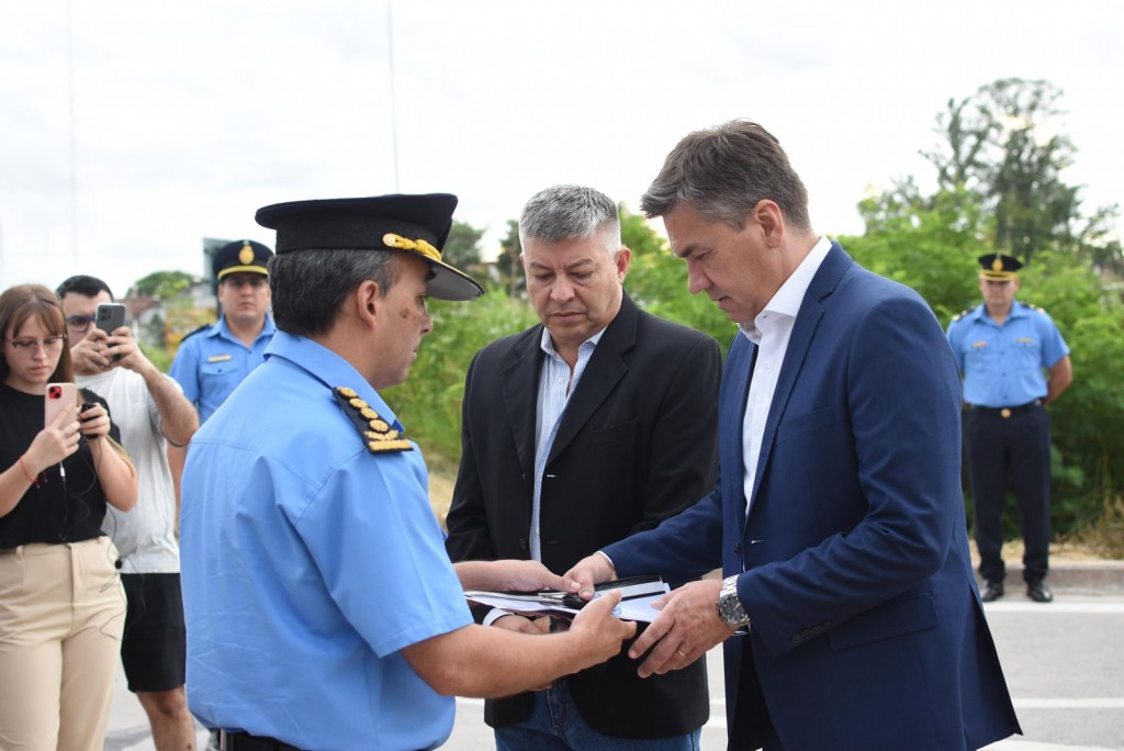 Chaco: Zdero entregó vehículos recuperados de la gestión anterior, a dependencias policiales