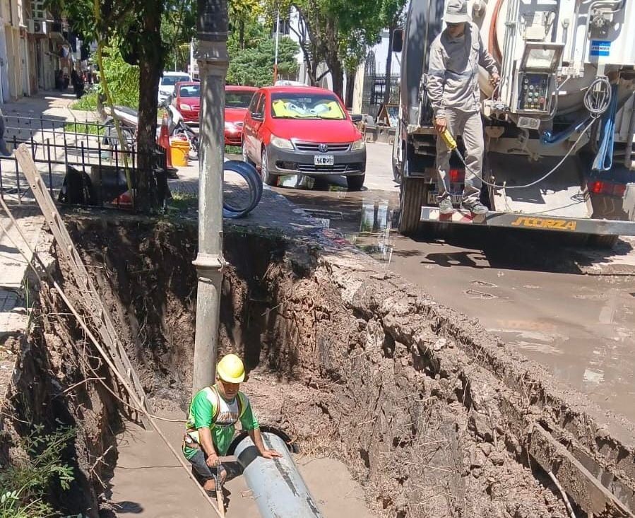TRAS EL PEDIDO DEL GOBERNADOR ZDERO,  SAMEEP AVANZA EN LA REPARACIÓN DEL SOCAVÓN EN DON BOSCO Y LÓPEZ Y PLANES