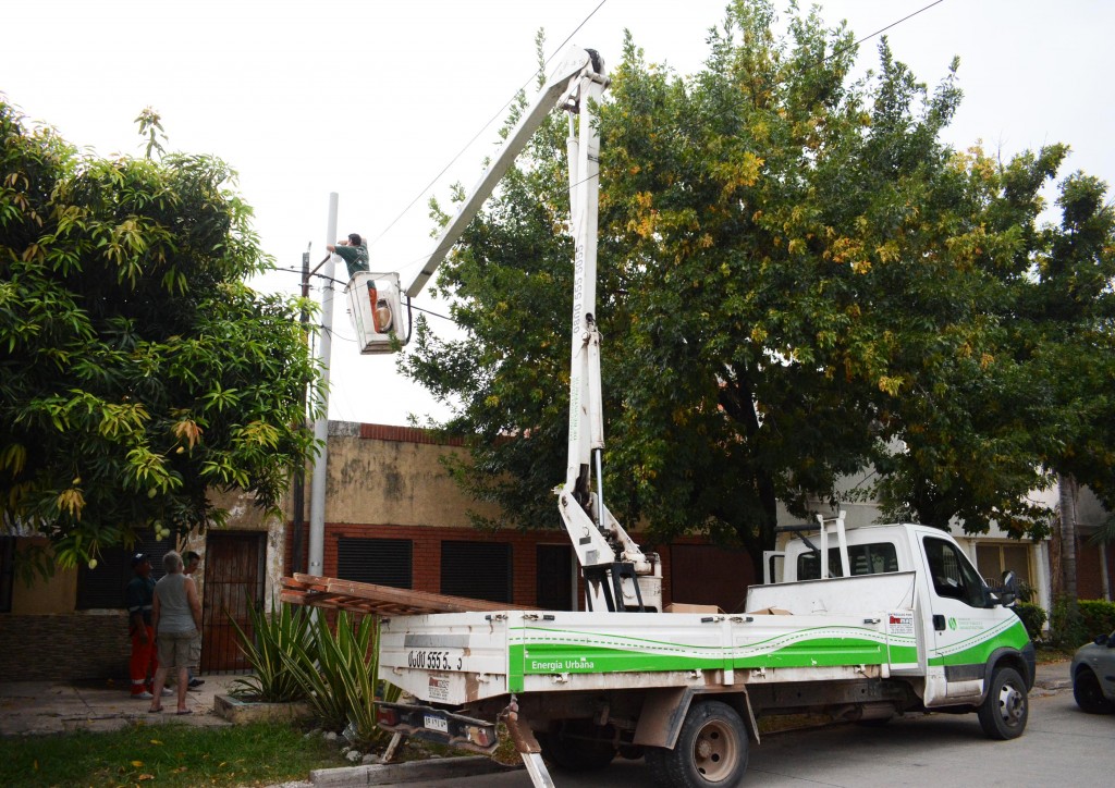 En el barrio San Miguel, Resistencia instala nuevas luminarias y reacondiciona el alumbrado público respondiendo a una gran demanda de los vecinos