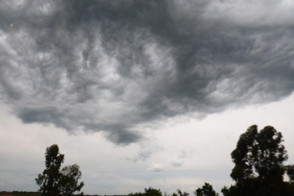 Hay alerta naranja por tormentas fuertes en la región