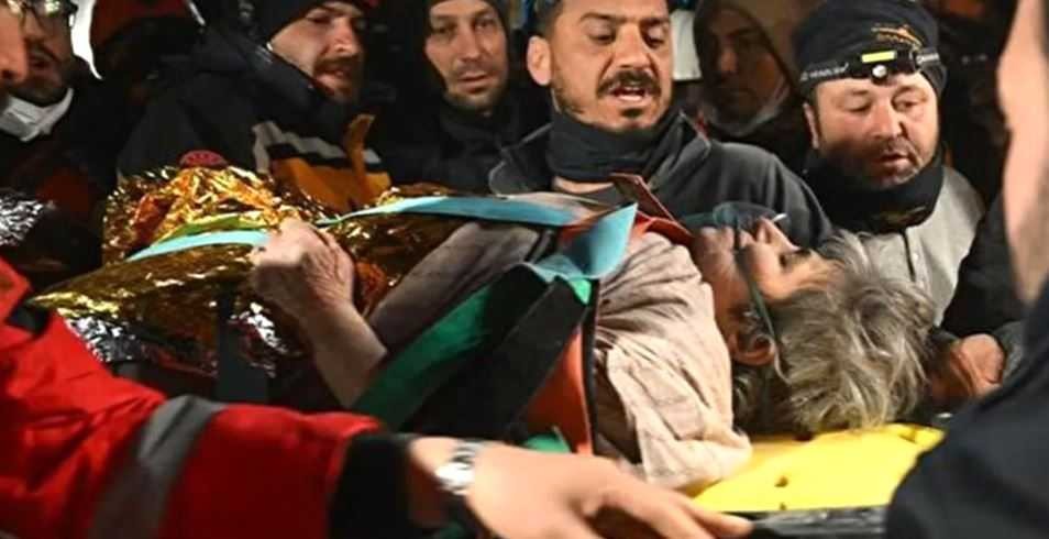 Rescatan entre los escombros a una mujer de 70 años 212 horas después de los terremotos en Turquía