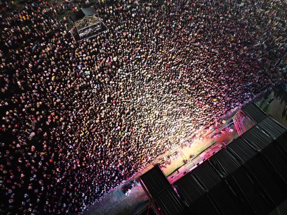 Una multitud festejó la primera noche de carnaval en el Parque 2 de Febrero con el show de Trueno