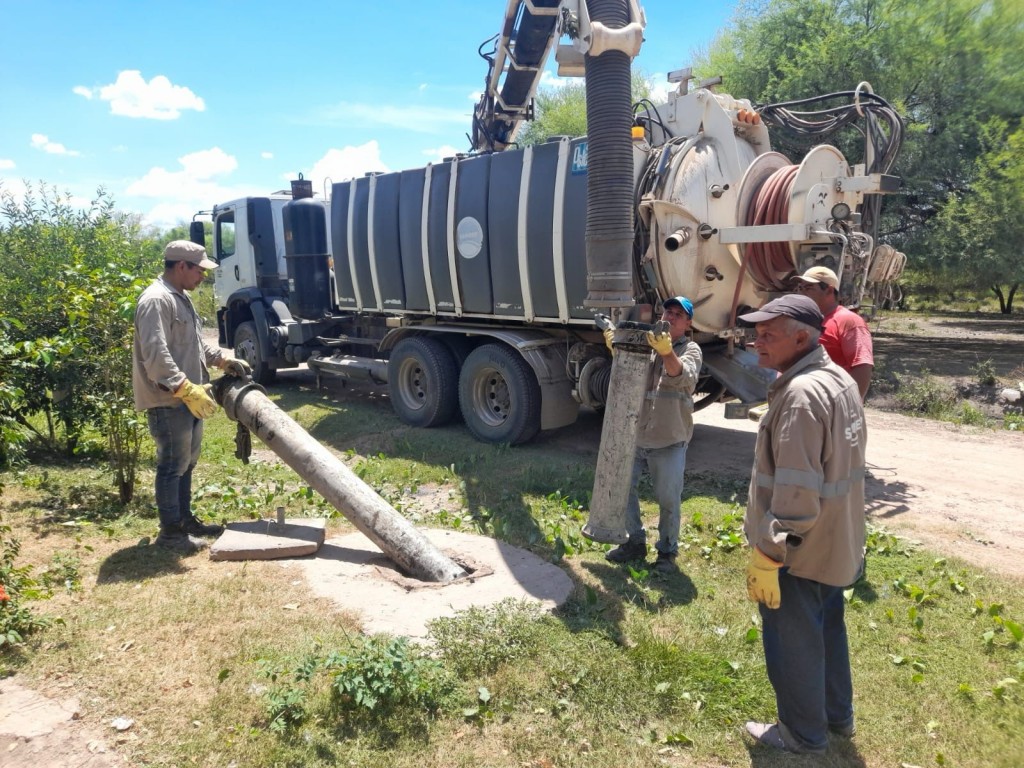 Saneamiento integral: Sameep realizó limpieza de pozos negros en Villa Rural El Palmar