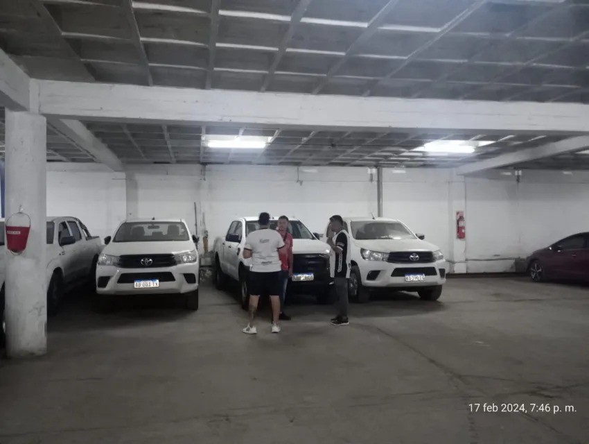 Encontraron ocho camionetas del Gobierno abandonadas en un estacionamiento de Resistencia