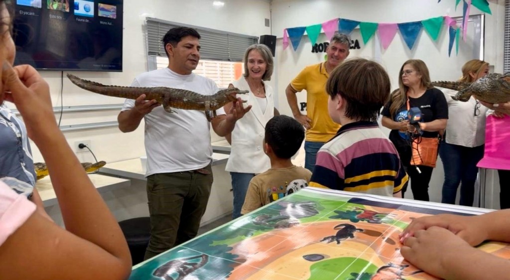 Aprender en Verano: exitosa exposición sobre el monte chaqueño en el Aula Taller Móvil instalado en la plaza central