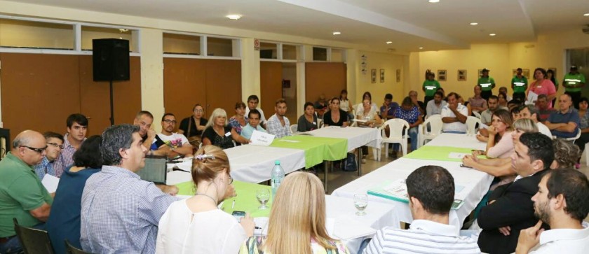 Capitanich coordinó acciones de trabajo junto a comisiones vecinales de la zona este 