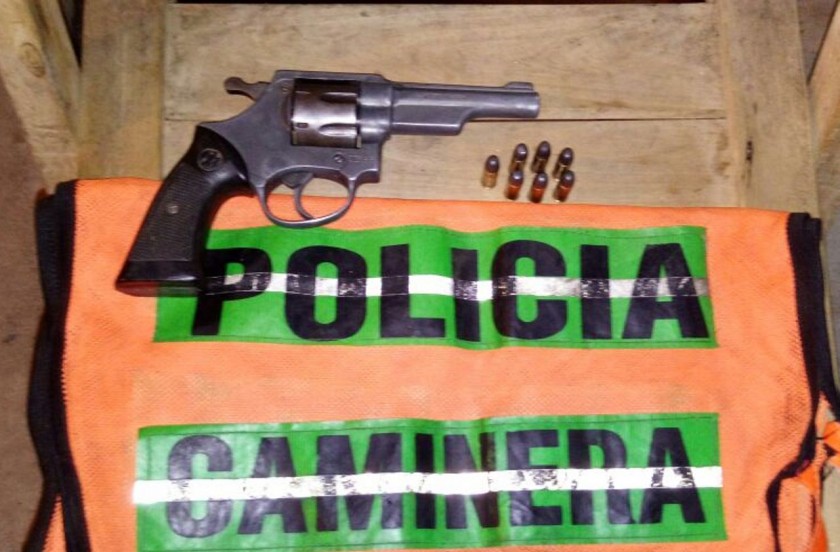 CAMINERA SAN MARTÍN: INTERCEPTAN UNA HILUX CON DOS PERSONAS PORTANDO ARMA EN PUENTE LIBERTAD