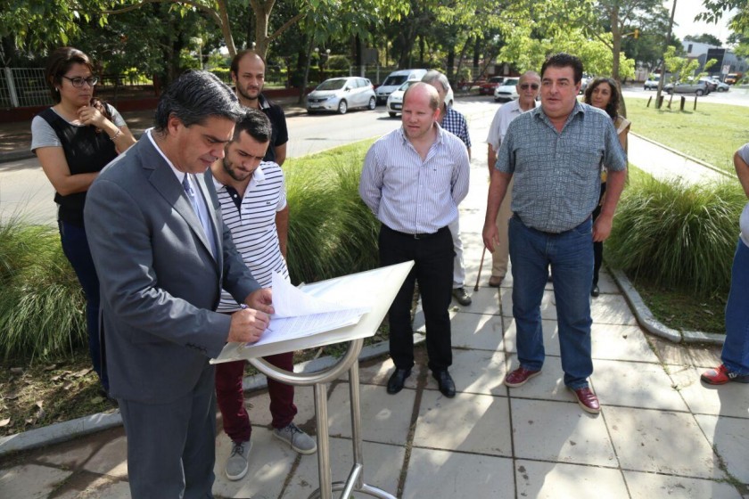 Capitanich y Fundación Resistencianos firman convenio de padrinazgo para el cuidado del boulevard de la avenida Avalos