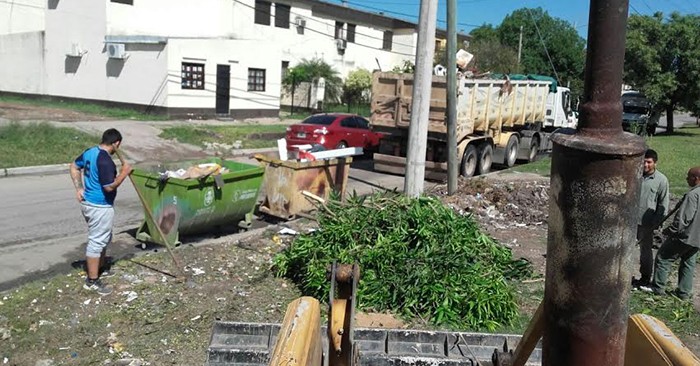 El municipio refuerza la recolección de residuos en barrios que cuenten con contenedores