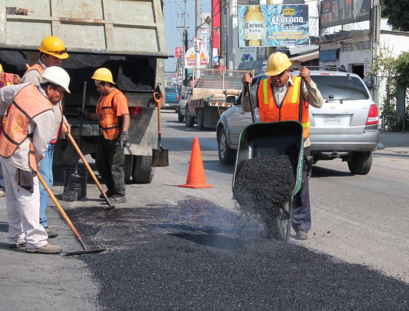 Este jueves 30, el Municipio continúa con trabajos de bacheo