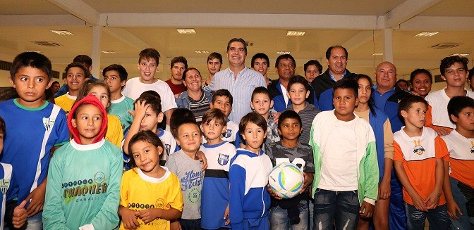 El Municipio entregó elementos a equipos  de la Liga Metropolitana Inter-Barrial Social