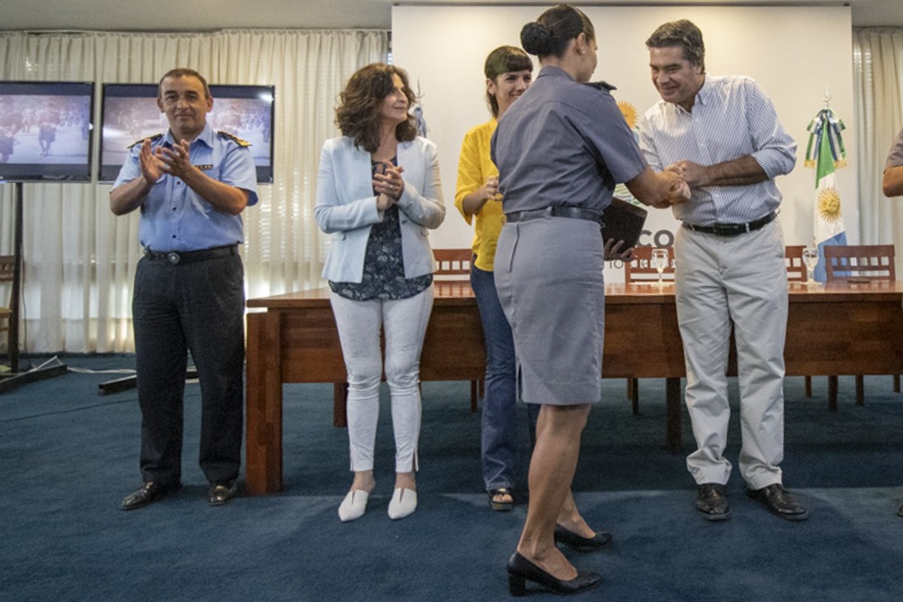 El Gobierno homenajeó a las primeras oficiales femeninas del Chaco a 30 años de su egreso