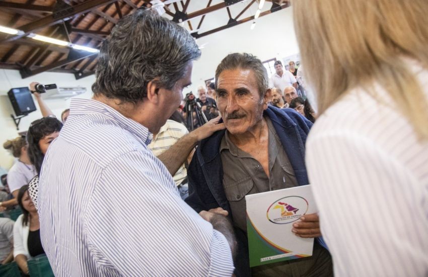Capitanich entregó 110 Títulos de Propiedad a pequeños productores