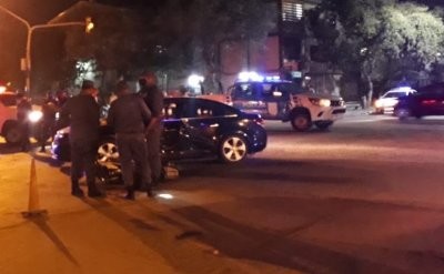 Chocaron una moto y un auto: una mujer falleció