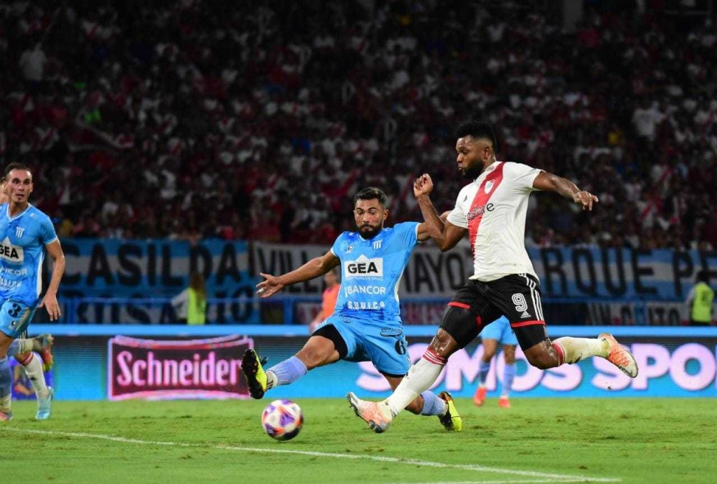 River Plate goleó 3 a 0 a Racing de Córdoba, por la Copa Argentina