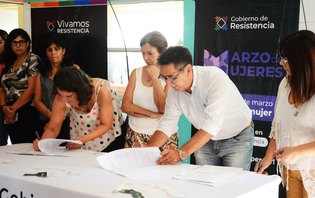 Mes de la Mujer: Gustavo firmó convenios para formación en oficios, asesoramiento jurídico en derechos y gestión de emprendimientos