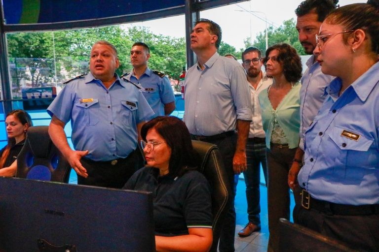 Capitanich supervisó el funcionamiento del Centro Único de Monitoreo que vigila puntos estratégicos del Gran Resistencia