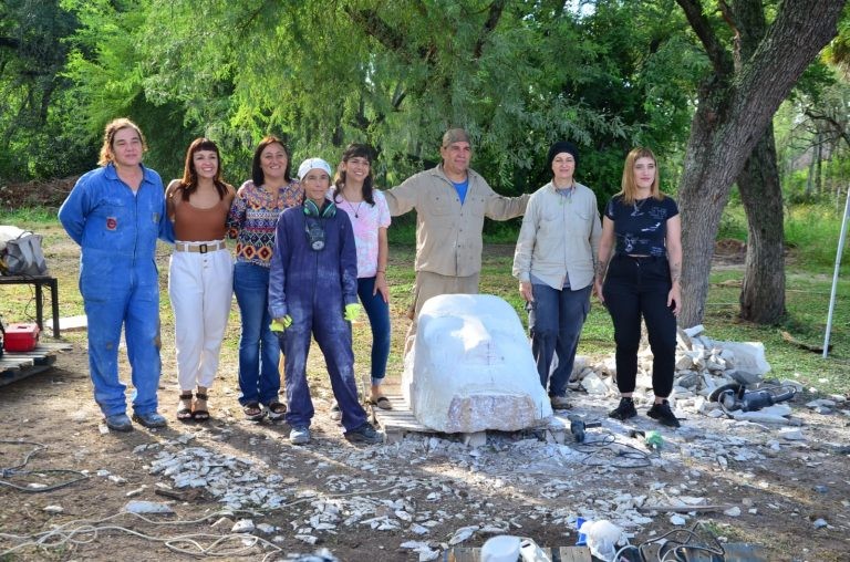 Un grupo de artistas regionales construye la obra “Margarita Belén, memoria de una lucha colectiva”