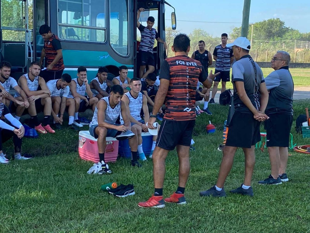 Chaco For Ever ya prepara el próximo partido bajo las órdenes del cuerpo técnico interino