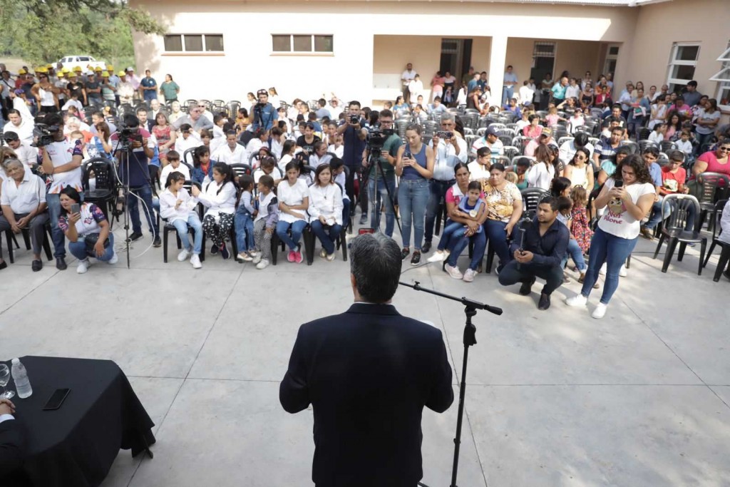 Capitanich inauguró las refacciones de la Escuela de Educación Primaria N° 99 Paul Groussac