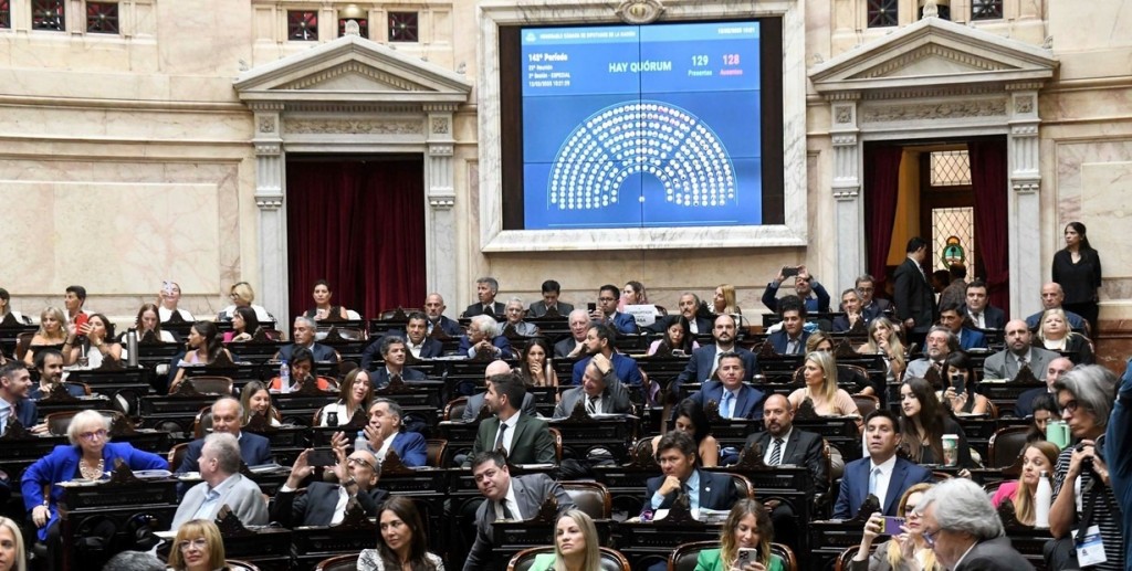Cruces y gritos entre diputados del oficialismo y de la oposición antes del debate del DNU que avala el acuerdo con el FMI