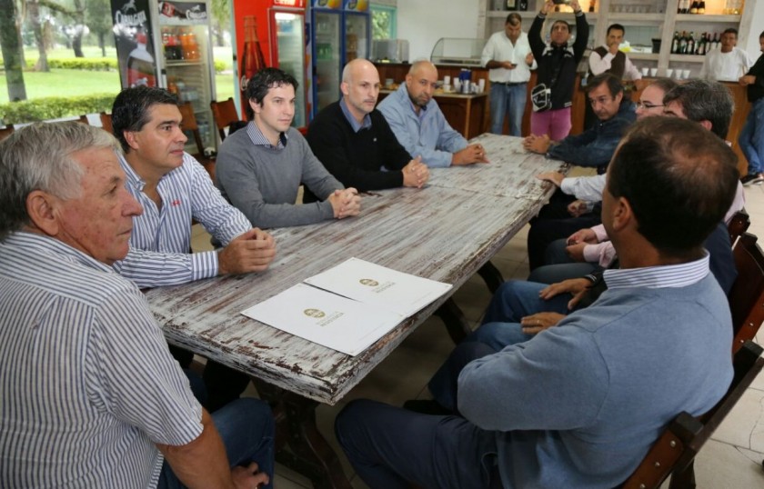 Capitanich y vecinos del Golf Club anunciaron pavimentación de calles del barrio