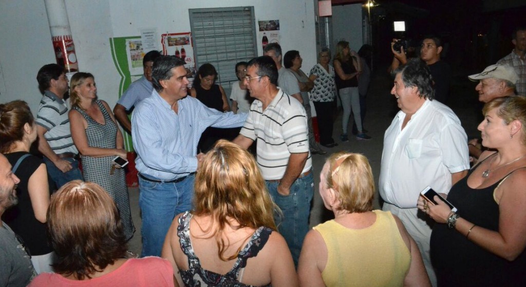 Capitanich y vecinos de Villa San Martín diagramaron trabajos de desagües y planificaron obras de pavimento