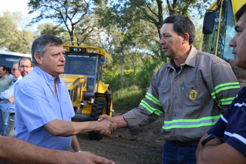 PEPPO ENTREGÓ MAQUINARIAS PARA LOS CONSORCIOS CAMINEROS: