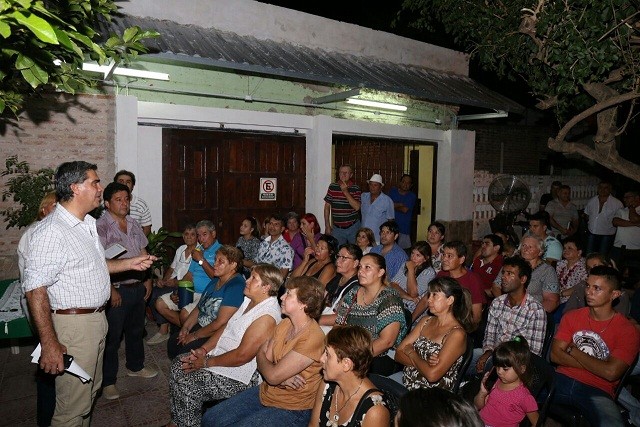 Capitanich y vecinos de Villa Universidad coordinan trabajos de cara a la Bienal de Esculturas