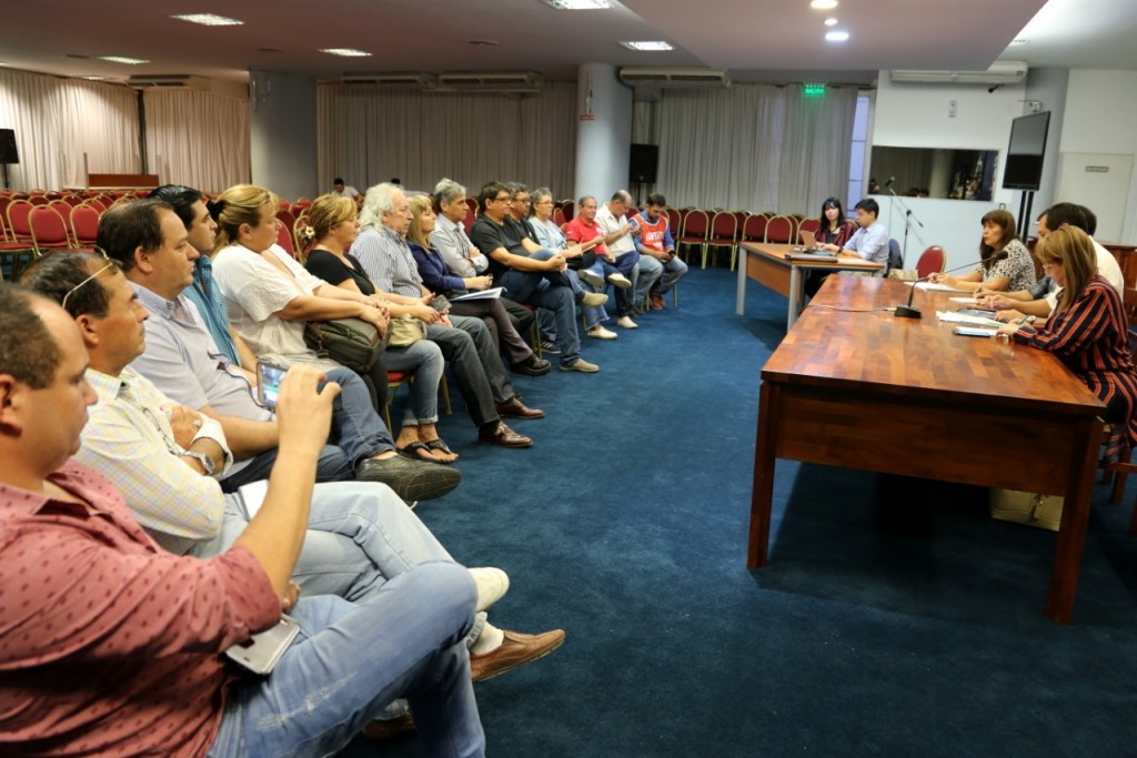 EL GOBIERNO SUMA MÁS ESFUERZOS PARA RECOMPONER EL SALARIO DOCENTE