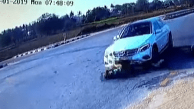 Impactante video: camioneta pasó por encima a pareja que andaba en moto