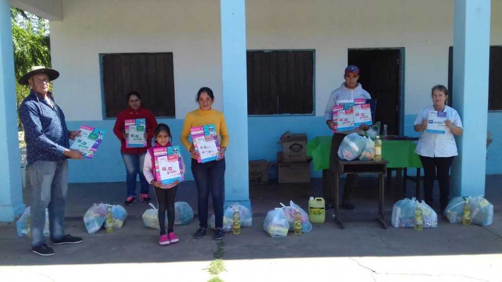 Seguimos educando: se entregaron más de 11 mil cuadernillos a escuelas de el impenetrable