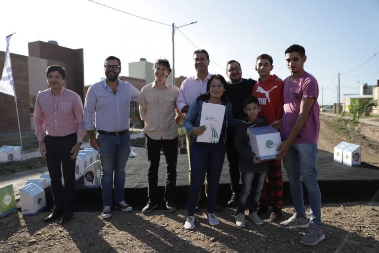 Más de 130 familias chaqueñas cumplen el sueño de acceder a la casa propia
