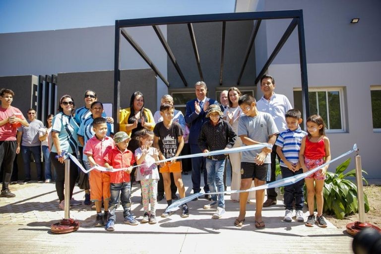 Ciervo Petiso: Capitanich inauguró un Servicio de Salud y un Centro de Desarrollo Integral para Jóvenes
