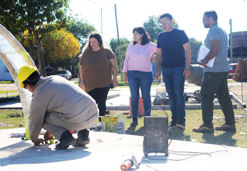 Cuesta y Monzón recorrieron la obra de refacción y ampliación del Centro Comunitario Municipal de Villa Elisa