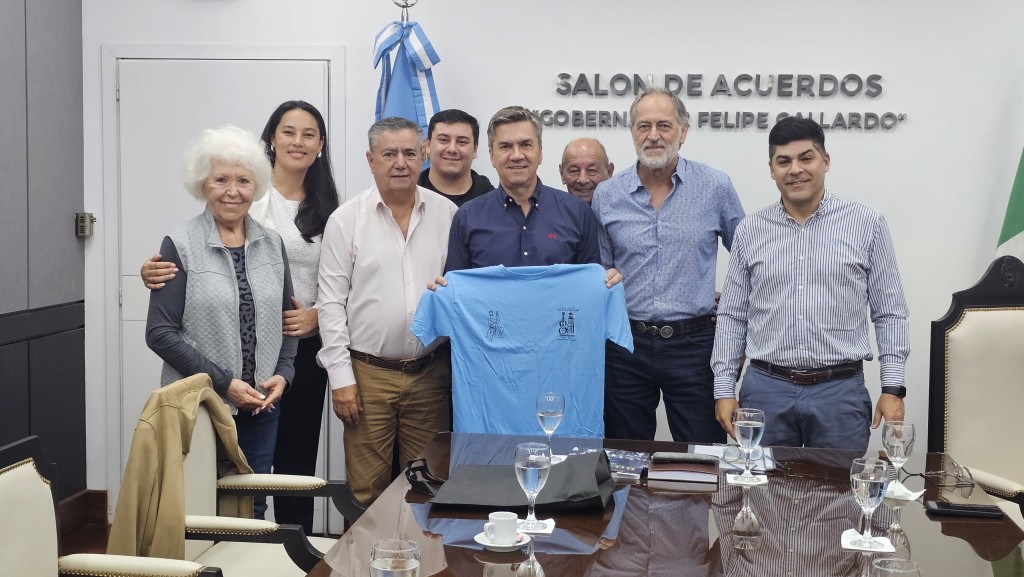 En el marco del Aniversario N&deg;81 de la Pe&ntilde;a Nativa Mart&iacute;n Fierro fue  recibida por el Sr Gobernador de la Provincia Arquitecto Leandro Zdero 