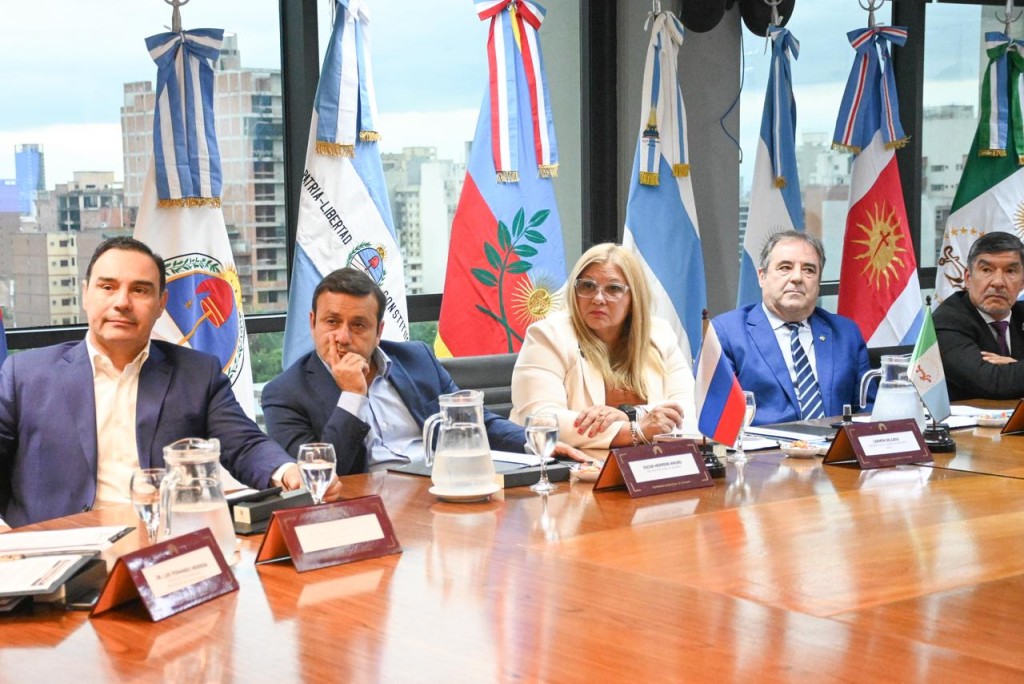 Diputados chaque&ntilde;os integran la 57&ordf; Sesi&oacute;n Plenaria del Parlamento del Norte Grande en Tucum&aacute;n