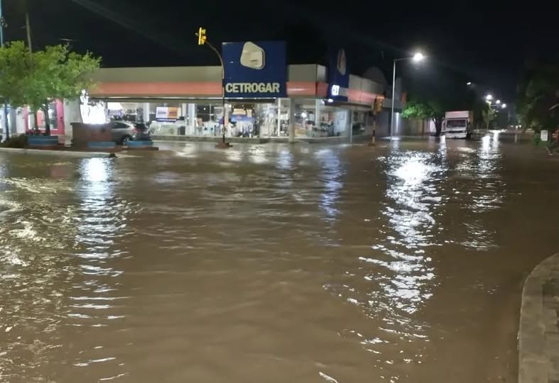 Tras el temporal hist&oacute;rico que afect&oacute; a Chaco, reforzaron la asistencia a las familias que fueron evacuadas 