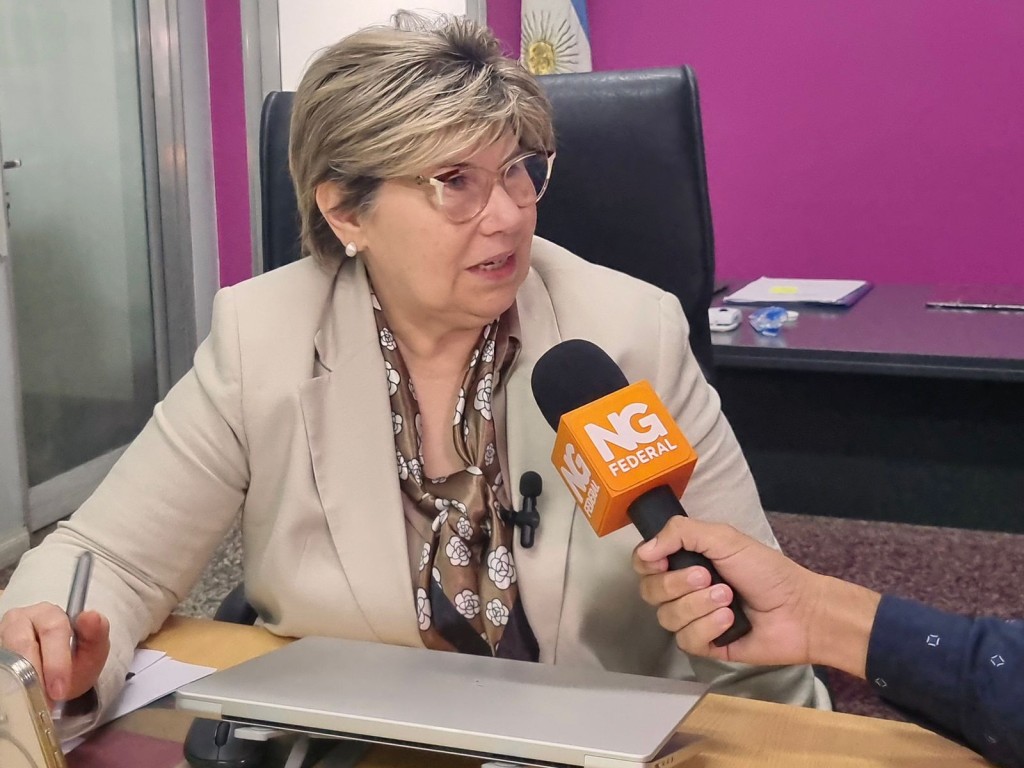 LA MINISTRA NAIDENOFF DESTAC&Oacute; EL TRABAJO EN LAS INSTITUCIONES ESCOLARES PARA CONSOLIDAR LA ALIANZA ESCUELA- FAMILIA Y ESTADO