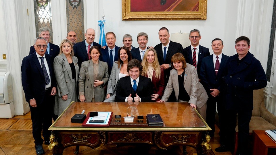 La foto del gabinete y el video con m&uacute;sica de Rocky que difundi&oacute; Presidencia: uno por uno, qui&eacute;nes fueron a respaldar a Adorni al Congreso