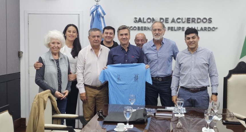 En el marco del Aniversario N&deg;81 de la Pe&ntilde;a Nativa Mart&iacute;n Fierro fue  recibida por el Sr Gobernador de la Provincia Arquitecto Leandro Zdero 