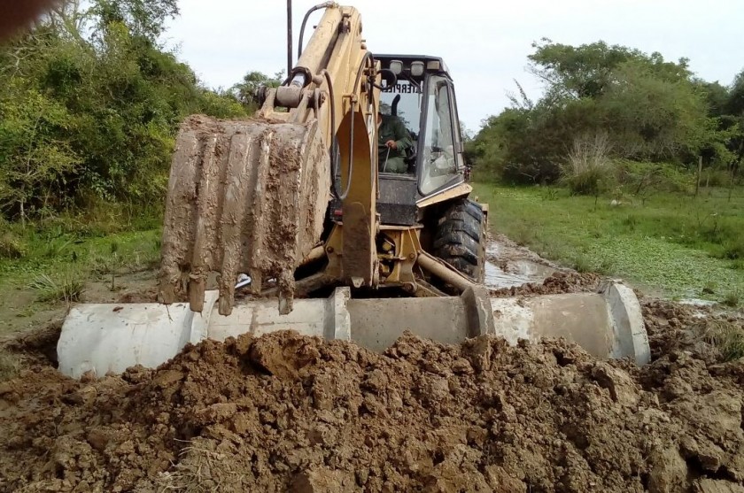 Lluvias: el Municipio ejecuta trabajos para mejorar canales de desagüe y facilitar el escurrimiento del agua