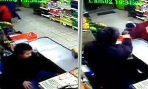 Chino corrió a balazos a delincuente que intentó robarle