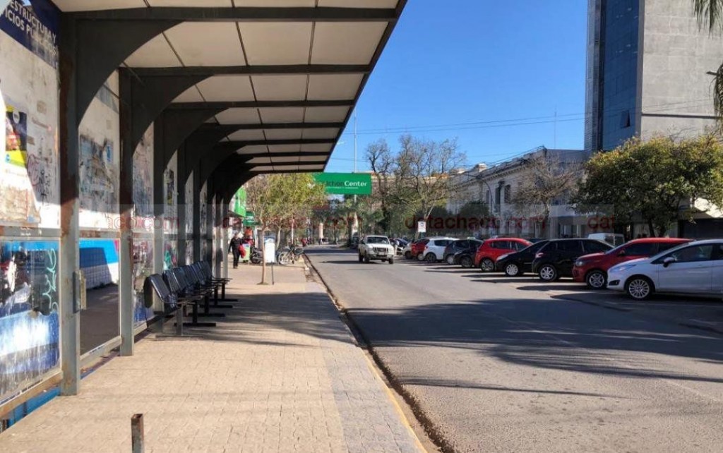 El paro de colectivos continúa este lunes