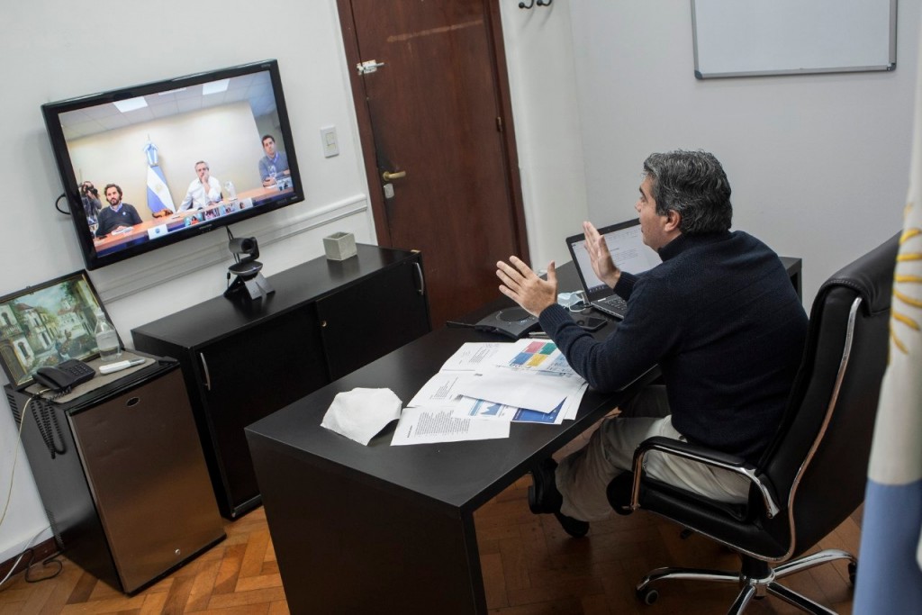 En teleconferencia con alberto fernández, capitanich confirmó la firma del convenio para 200 viviendas en el gran toba